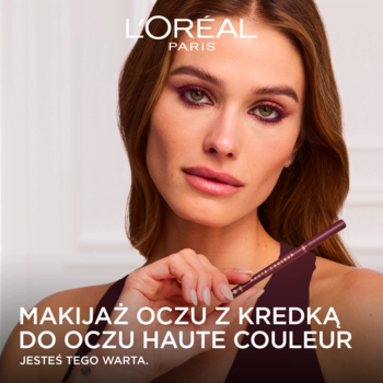 Modelka z intensywnym makijażem oczu prezentuje kredkę L'Oréal Paris Haute Couleur, zapewniającą kremowy, śliwkowy kolor.