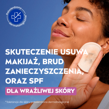 Kobieta z uśmiechem usuwa makijaż płynem micelarnym NIVEA dla wrażliwej skóry. Napis: 'Usuwa makijaż, brud, SPF'.