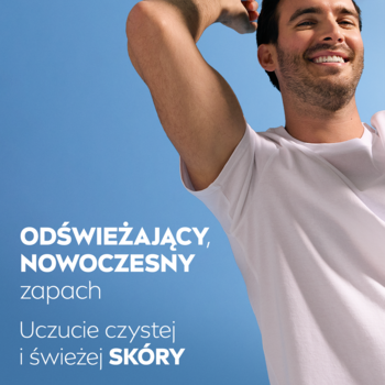 Uśmiechnięty mężczyzna w białym T-shircie na niebieskim tle. Reklama antyperspirantu NIVEA MEN: "ODŚWIEŻAJĄCY, NOWOCZESNY zapach".