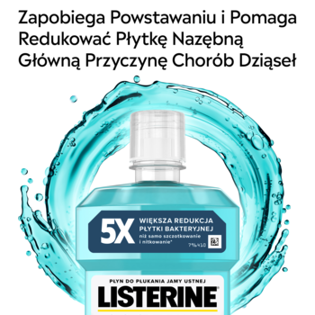 Butelka Listerine Cool Mint, niebieski płyn, widok z przodu. W tle plusk. Tekst: Zapobiega i redukuje płytkę nazębną.
