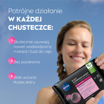 Uśmiechnięta kobieta trzyma czarne opakowanie NIVEA MicellAIR 3-w-1 chusteczek do demakijażu, 20 szt.