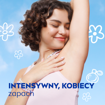 Kobieta z uniesioną ręką, demonstrująca gładkie pachy; napis 'Intensywny, kobiecy zapach' antyperspirantu NIVEA Pearl & Beauty.