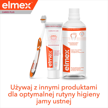 Zestaw elmex Caries Plus: biało-pomarańczowa szczoteczka, pasta i płyn do płukania ust, widok z przodu.