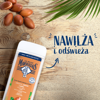 Le Petit Marseillais żel pod prysznic argan i shea. Butelka na drewnie z orzechami, palmą. Widok z góry. Nawilża.