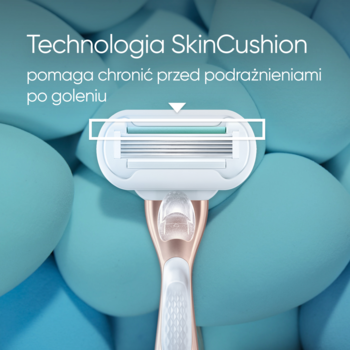 Zbliżenie: maszynka Venus Deluxe Smooth Sensitive z techn. SkinCushion, biała głowica, różowo-złota rączka, błękitne tło.
