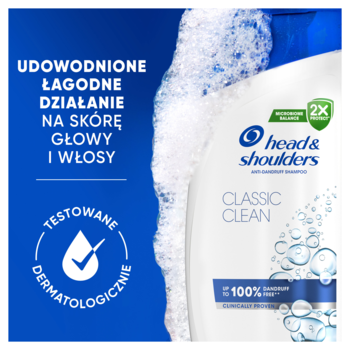 Zbliżenie na szampon przeciwłupieżowy Head & Shoulders Classic Clean, biała butelka, niebieskie akcenty, piana.