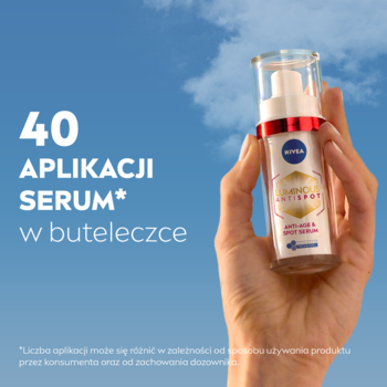 Dłoń trzyma NIVEA Luminous 630 Anti-Spot serum w białej butelce z pompką, widoczne 40 aplikacji na błękitnym niebie.
