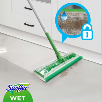 Mop Swiffer Wet, zielono-biały, czyści białą podłogę, usuwając plamę. W rogu ikona blokady brudu.