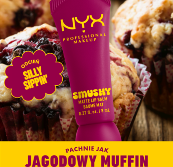 NYX Smushy Matte Lip Balm w magentowej tubce, odcień Silly Sippin', pachnący jagodowym muffinem, na tle babeczek.