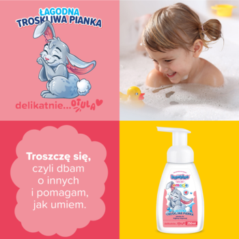 Biała butelka pianki intymnej Bambino Dzieciaki z zajączkiem, na tle kolażu z kąpiącą się dziewczynką.