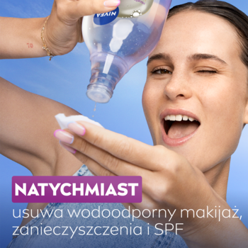 NIVEA LUMINOUS630 Płyn Micelarny. Kobieta nalewa płyn na wacik, usuwając wodoodporny makijaż i SPF.