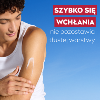 Mężczyzna nakłada balsam regenerujący z Ureą na przedramię. Napis: "Szybko się wchłania, nie pozostawia tłustej warstwy".