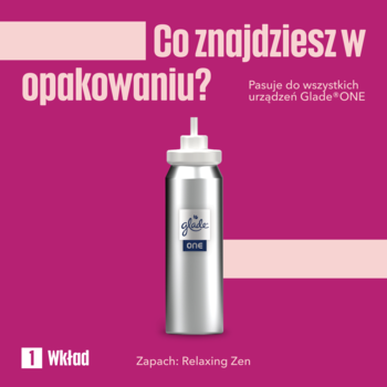 Pionowy widok srebrnego wkładu Glade One Relaxing Zen, z białą dyszą, na różowym tle. Widoczne logo Glade.