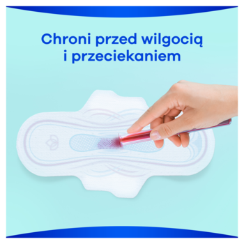 Always Ultra Day & Night podpaska ze skrzydełkami. Dłoń testuje wchłanianie. Napis: Chroni przed wilgocią i przeciekaniem.