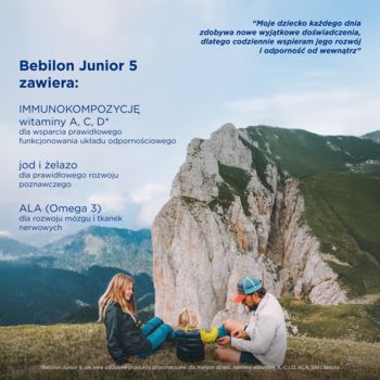 Bebilon Junior 5. Reklama z kluczowymi składnikami: witaminy A,C,D, jod, żelazo, ALA (Omega 3), na tle rodziny w górach.