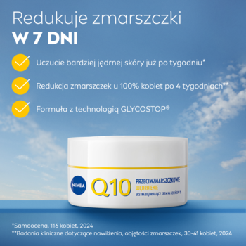 Biały słoiczek kremu NIVEA Q10 Ujędrnienie przeciwzmarszczkowy, widok z przodu, na tle nieba, z hasłem "Redukuje zmarszczki".
