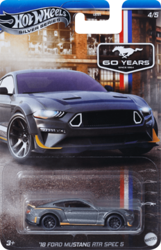 Hot Wheels '18 Ford Mustang RTR Spec 5 w szarym kolorze, na blistrze z widokiem na miasto i logo 60 lat.