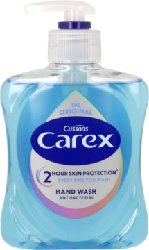 Niebieskie mydło Carex Antibacterial Hand Wash z 2h ochroną skóry w przezroczystej butelce, widok z przodu.