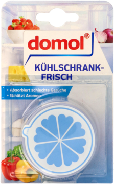 Domol KÜHLSCHRANK-FRISCH pochłaniacz zapachów do lodówki, biało-niebieski, w blistrze na tle wnętrza chłodziarki.