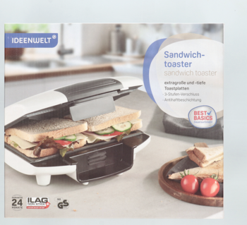Opiekacz do kanapek Ideenwelt, biały, otwarty z dwoma tostami, płyty nieprzywierające, widok z przodu.