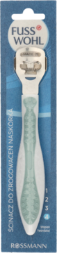 Biało-zielony ścinacz Fusswohl do zrogowaciałego naskórka z metalowym ostrzem, w opakowaniu Rossmann.