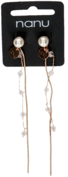 Długie kolczyki wiszące w kolorze różowego złota z perłami i drobnymi koralikami, widok z przodu, na czarnej karcie nanu.