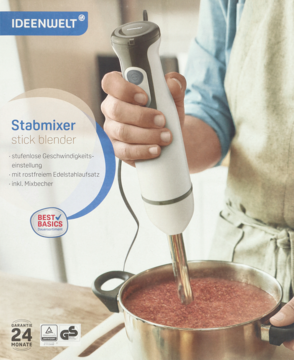 Mikser ręczny Ideenwelt Stabmixer, szaro-biały, blendujący czerwoną zupę w garnku. Widok z góry z ręką użytkownika.