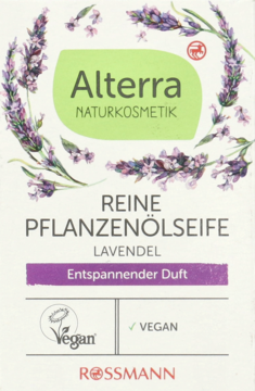 Alterra Naturkosmetik mydło roślinne lawendowe, białe opakowanie z fioletową lawendą i zielonym logo, widok z przodu.