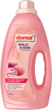 Różowy płyn Domol Wolle & Seide do prania wełny, jedwabiu i kaszmiru w ergonomicznej butelce, widok z przodu.