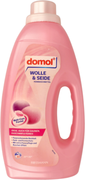 Różowy płyn Domol Wolle & Seide do prania wełny, jedwabiu i kaszmiru w ergonomicznej butelce, widok z przodu.