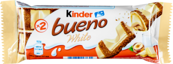 Kinder Bueno White, opakowanie 2 wafelków w białej czekoladzie z mleczno-orzechowym nadzieniem, widok z przodu.