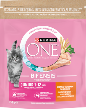 Różowo-białe opakowanie PURINA ONE Junior Bifensis, karma dla kociąt z kurczakiem, 750g, widok z przodu.
