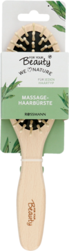Drewniana szczotka For Your Beauty Rossmann z masującymi końcówkami w opakowaniu z liśćmi, widok z przodu.