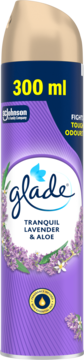 Fioletowy odświeżacz powietrza Glade Tranquil Lavender & Aloe 300 ml, w aerozolu, z grafiką lawendy, widok z przodu.