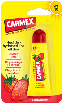 Nawilżający balsam do ust Carmex Strawberry SPF 15 w żółtej tubce, w blistrze, widok z przodu.