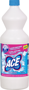 Biała butelka wybielacza chlorowego ACE Classic 1L, z niebieską nakrętką i różowo-niebieską etykietą, widok z przodu.