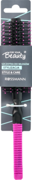 Rossmann For Your Beauty, czarna okrągła szczotka do stylizacji włosów z różową rączką, widok w opakowaniu.