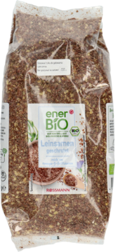 Przezroczysta torebka enerBIO Leinsamen geschrotet (mielone siemię lniane), z widocznym brązowym ziarnem.