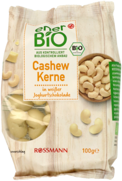 EnerBio BIO Orzechy nerkowca w białej czekoladzie jogurtowej 100g, jasne opakowanie z grafiką drewna, widok z przodu.