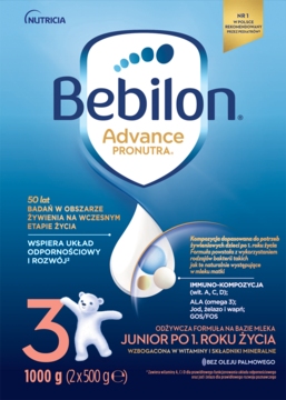Granatowa torba Bebilon 3 Advance Pronutra 1000g dla juniorów po 1. r. ż., z mleczną kroplą, wspiera odporność.