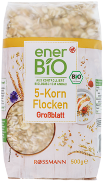 enerBiO 5-Korn Flocken Großblatt, 500g, w przezroczystej torbie z drewnianym wzorem i zielonym logo BIO, widok z przodu.