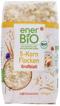 enerBiO 5-Korn Flocken Großblatt, 500g, w przezroczystej torbie z drewnianym wzorem i zielonym logo BIO, widok z przodu.