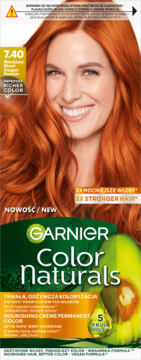 Garnier Color Naturals 7.40 Miedziany Blond, odżywcza permanentna farba do włosów, opakowanie z rudowłosą modelką.