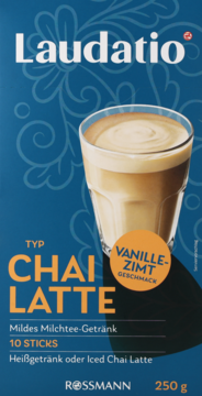 Front opakowania Laudatio Chai Latte waniliowo-cynamonowej, 10 saszetek. Niebieskie pudełko ze szklanką chai latte.