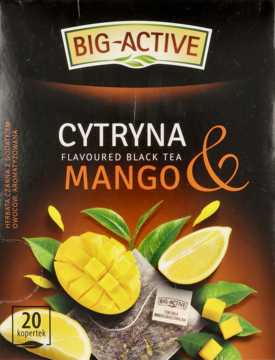 Front opakowania herbaty czarnej Big-Active Cytryna & Mango, ciemne tło, plastry cytryny i kostki mango.