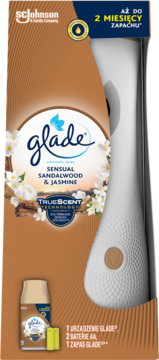 Glade Automatic Spray Sensual Sandalwood & Jasmine w brązowym opakowaniu z białym urządzeniem i wkładem.