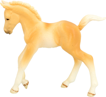 Kremowa figurka źrebaczka w pozycji stojącej, widok z profilu. Detale: biała grzywa, ogon, skarpetki.