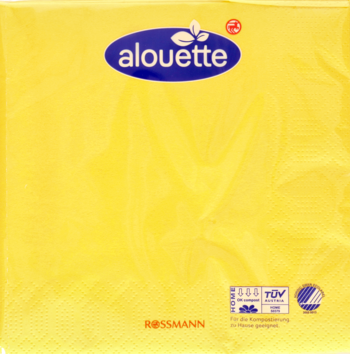 Żółte serwetki Alouette, 3-warstwowe, w kwadratowym, błyszczącym opakowaniu Rossmann, widok z przodu.