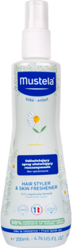 Mustela Odświeżający spray do włosów i ciała 200ml, biała butelka z atomizerem, widok z przodu na rumianek.