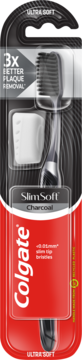 Zapakowana czarna szczoteczka Colgate Slim Soft Charcoal Ultra Soft, 3x lepsze usuwanie płytki nazębnej, widok z przodu.